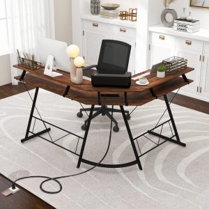 Costway Scrivania per computer a forma di L con presa elettrica, 130cm Scrivania da angolo con supporto per monitor Marrone rustico