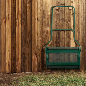 Costway Spandiconcime con impugnatura pratica chiusure laterali e rullo a rete, Spanditerriccio in metallo Verde