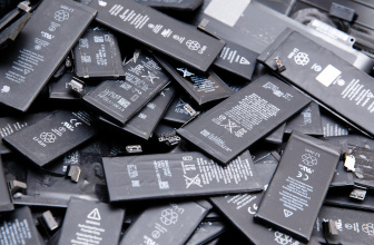 salute batteria, durata batteria, sostituire batteria, batteria si scarica veloce, degrado batteria, ricarica batteria, regola 20 80, calore batteria, caricatore originale, capacità massima batteria, iOS stato batteria, android stato batteria, batteria gonfia, sostituzione batteria smartphone, manutenzione batteria, conservazione batteria, ricarica ottimizzata, ciclo di carica, lunga vita batteria, come conservare la batteria.