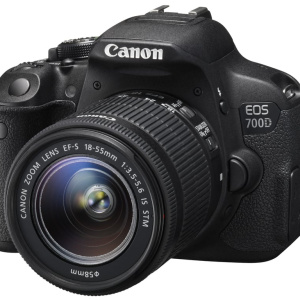 Canon EOS 700D + EF-S 18-55 mm 18 MP CMOS SLR Kit 5184 x 3456 pixel Nero -Ricondizionato – Ottime condizioni