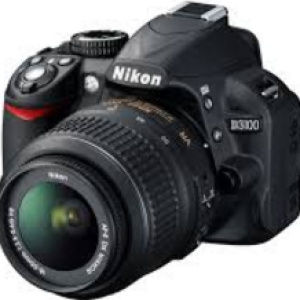 Nikon D3100 + Kit fotocamera reflex AF-S DX NIKKOR 18-105 mm VR 14,2 MP CMOS 4608 x 3072 pixel Nero – Ricondizionato – Buono stato