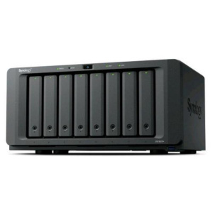 Nas synology ds1825+ x 8hd 3.5/2.5 sata/ssd/m.2 -no hd-amd ryzen v1500b-2p 2.5gbe rj45-3p usb3.2 – ddr4 8g-supp. 40 telec.