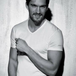 T-shirt uomo in cotone bi-elatico a V  Enrico Coveri ET1001